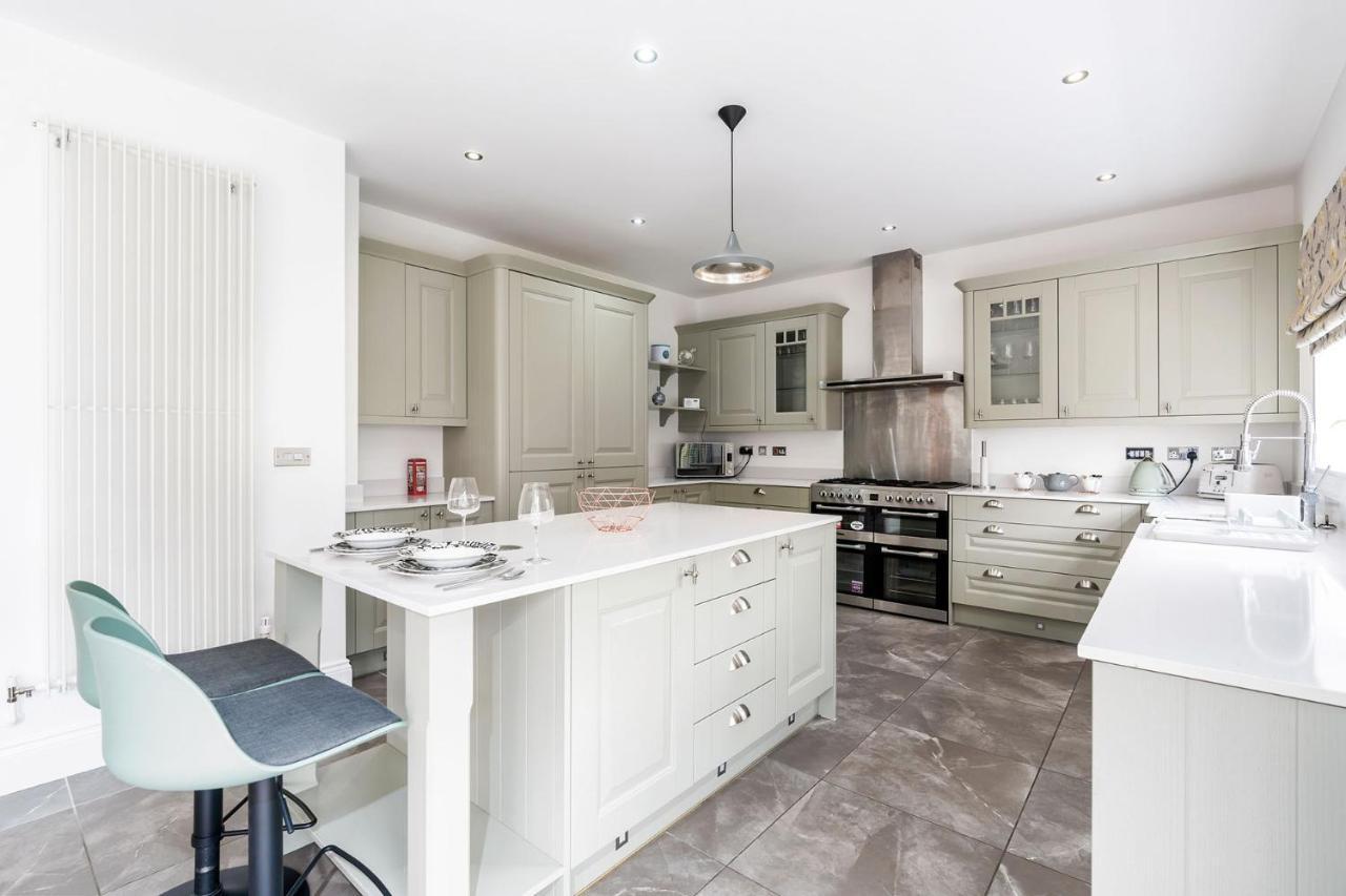 Beautiful Big Family Home - Sleeps 10, Park 3 Cars Meanwood Экстерьер фото