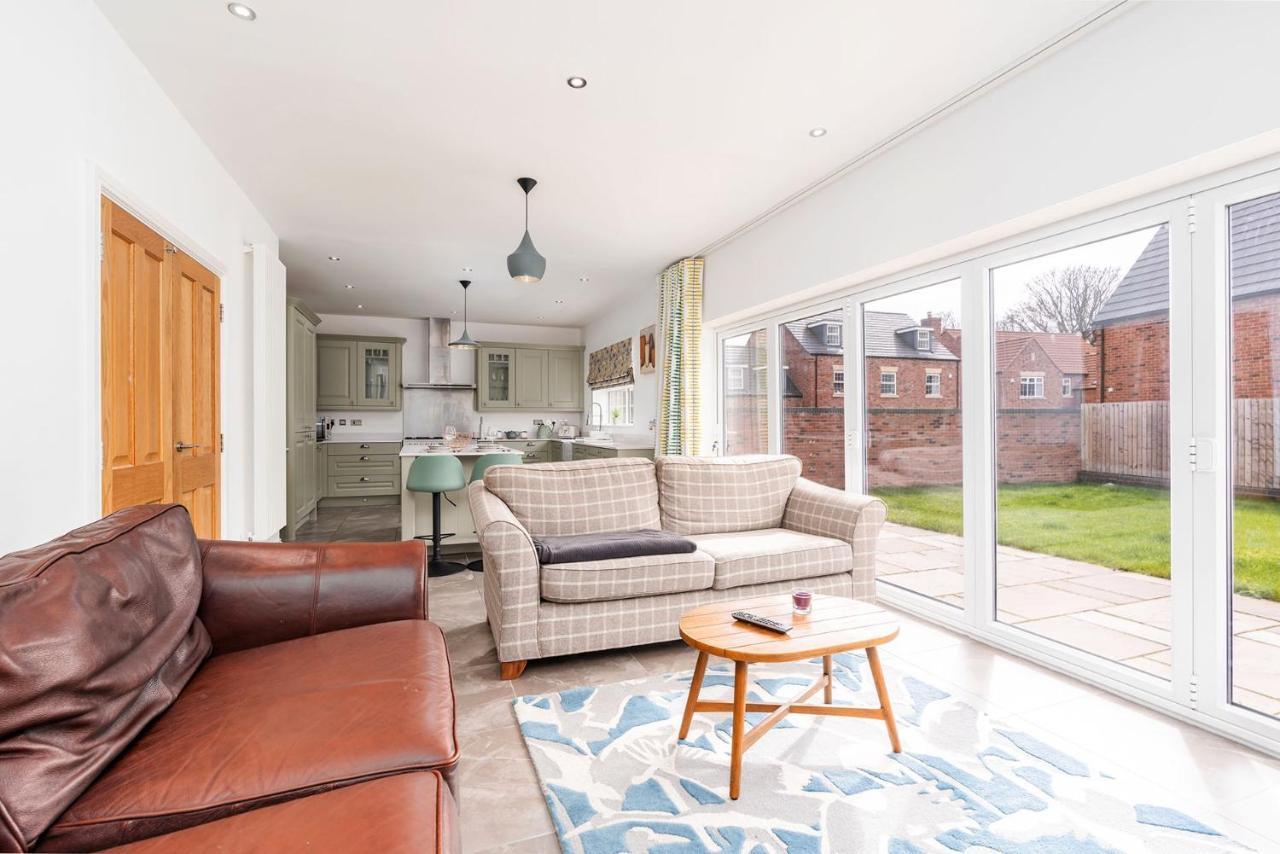 Beautiful Big Family Home - Sleeps 10, Park 3 Cars Meanwood Экстерьер фото